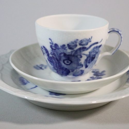 BLÅ BLOMSTER KAFFEKOPP ROYAL COPENHAGE - KUNGLIG DANSK TRE DELAR