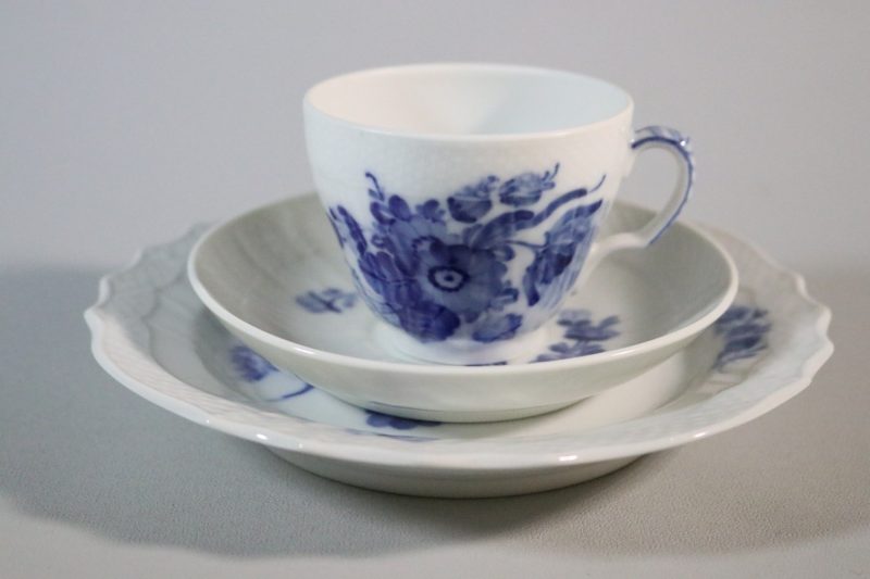 BLÅ BLOMSTER KAFFEKOPP ROYAL COPENHAGE - KUNGLIG DANSK TRE DELAR