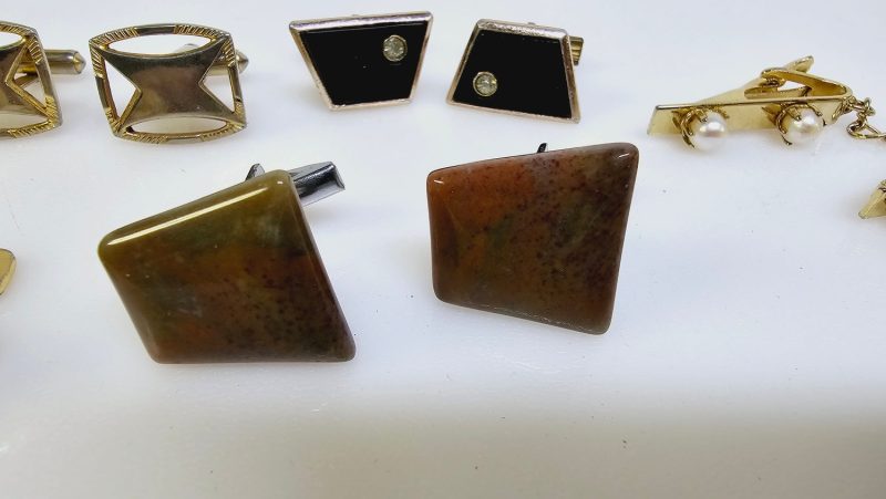 Elegant samling av vintage manschettknappar och accessoarer