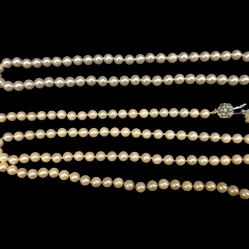 Klassiska Pärlhalsband med Silverlänk – Elegans och Tidlös Skönhet