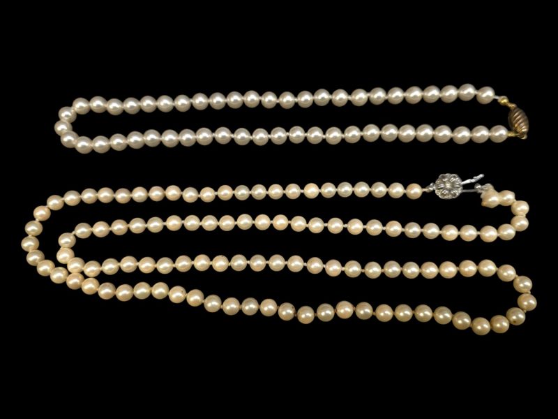 Klassiska Pärlhalsband med Silverlänk – Elegans och Tidlös Skönhet
