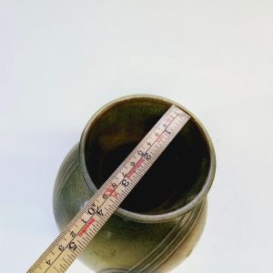 Vintage vas från Nittsjö – Ett tidlöst mästerverk med konstnärliga reliefer