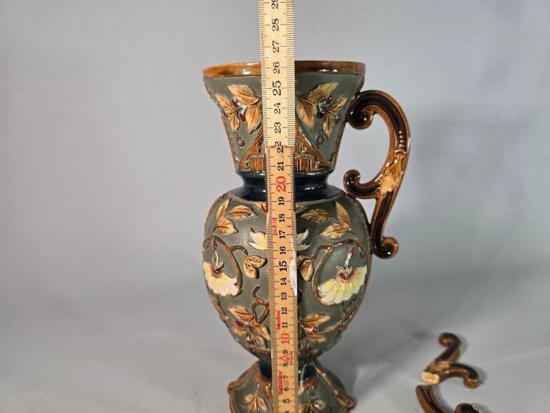 VAS, Wilhelm Schiller & Sons, majolika, sent 1800-tal