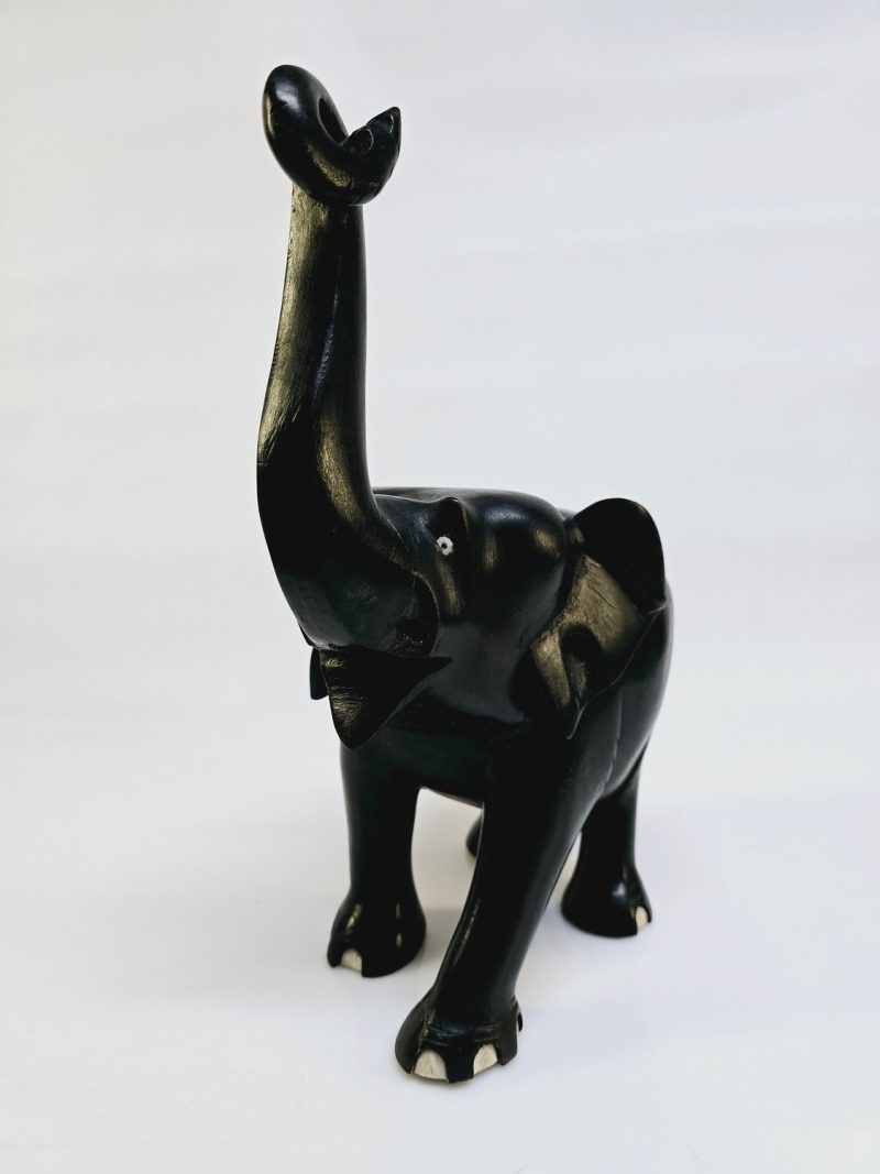 Handgjord träelefant – 31,5 cm hög