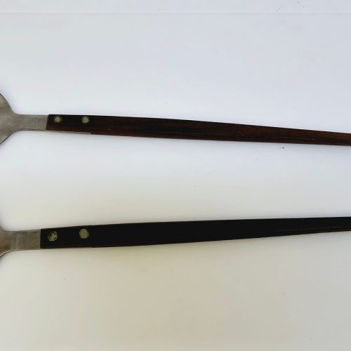 Elegant salladsbestick i rostfritt stål med handtag av trä – 33 cm långa