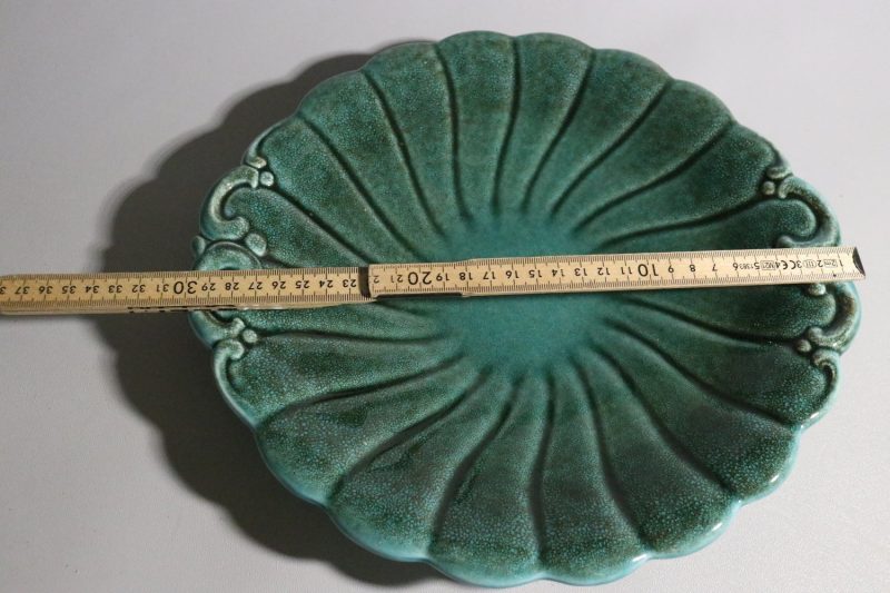 Elegant Grön Keramiktallrik – Vintage Känsla