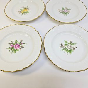 Elegant Set med 4 Tallrikar – Royal Copenhagen Blomsterdekoration