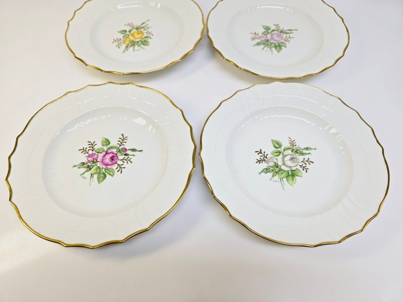 Elegant Set med 4 Tallrikar – Royal Copenhagen Blomsterdekoration