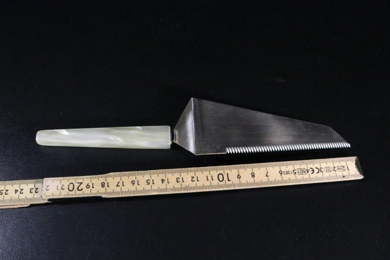 Elegant Tårtspade i Rostfritt Stål – Perfekt för Stilfull Servering