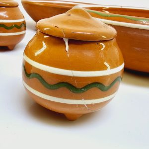 Charmigt serveringsset från Klippan Keramik – Komplett retrodesign