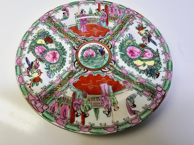 Handmålad tallrik i Rose Canton-stil – Antik kinesisk skönhet, 26 cm