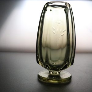 Elegant Rökfärgad Glasvas – En Touch av Klass för Ditt Hem