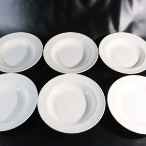 Set med 6 Gustavsberg-tallrikar i plast – Praktisk Svensk Design