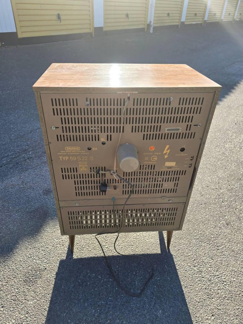 TV-Möbel, Grundig