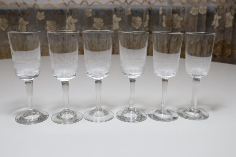 6st glas med etsad dekor