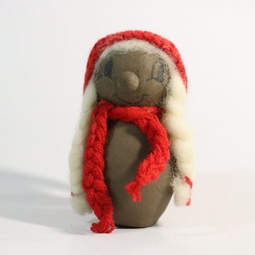 Charmig handgjord tomte från Jette Nissen, Danmark – 11,5 cm hög