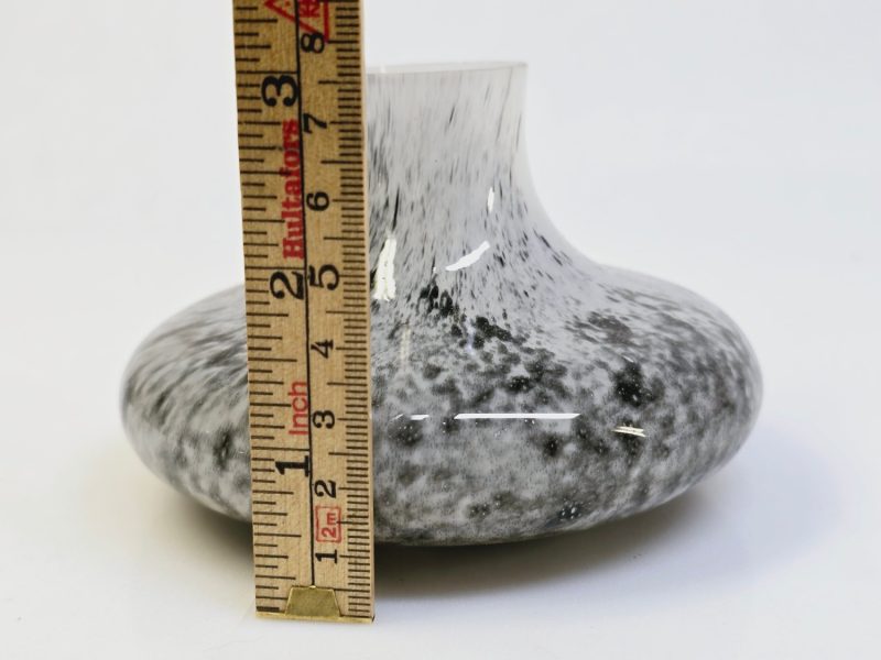 Elegant Glasvas – Stilren Dekoration med Unik Design