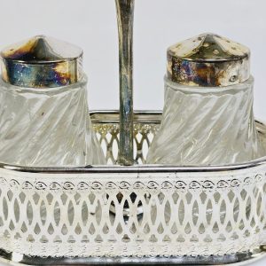 Silverpläterat salt- och pepparkar med glasinsatser – tidlös elegans