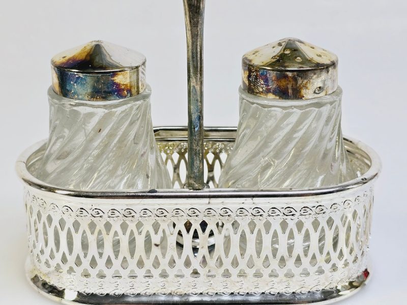 Silverpläterat salt- och pepparkar med glasinsatser – tidlös elegans