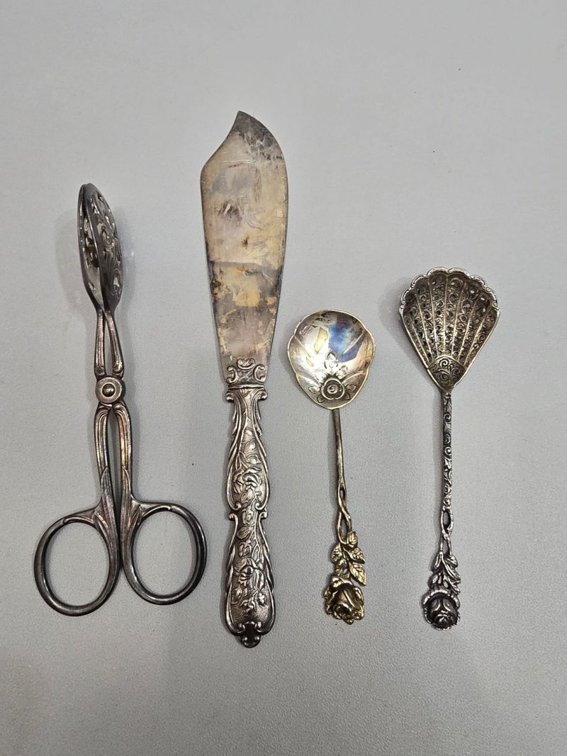 Bestick, bland annat " Rosen", Nysilver och  Silver - JLH SC Kattfot S P9