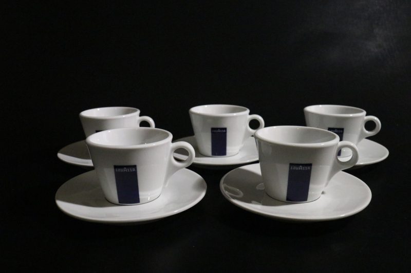 Exklusivt Lavazza-kaffeservisset – 12 koppar och 10 fat