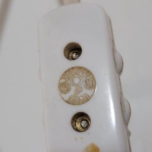 Bordslampa, Alabaster med blå skärm