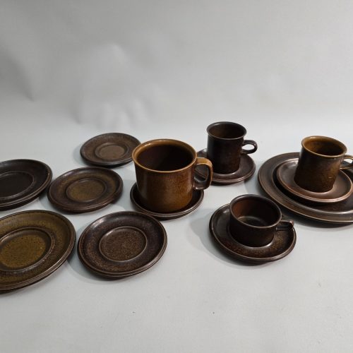 Servisdelar, Arabia, "Ruska", Glaserad stengods, Designer: Ulla Procopé