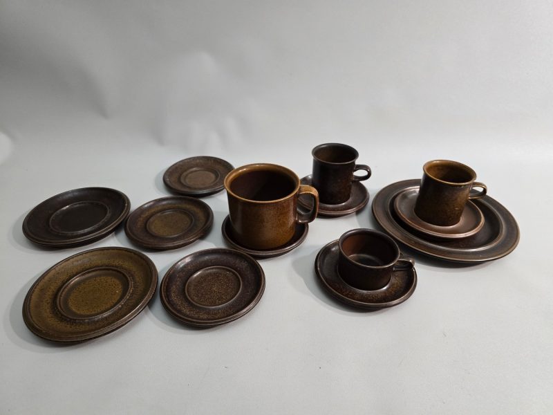 Servisdelar, Arabia, "Ruska", Glaserad stengods, Designer: Ulla Procopé