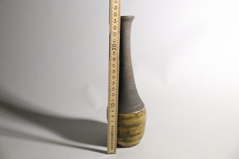 Elegant handdrejad keramisk vas, ca 25 cm – Unik konstnärlig design