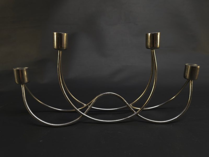 Elegant ljusstake i mässing med modern desi
