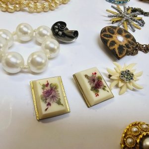 Vintage smyckeskollektion – En skattkista av tidlös elegans