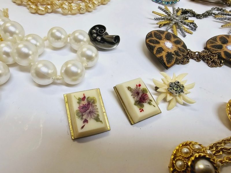 Vintage smyckeskollektion – En skattkista av tidlös elegans
