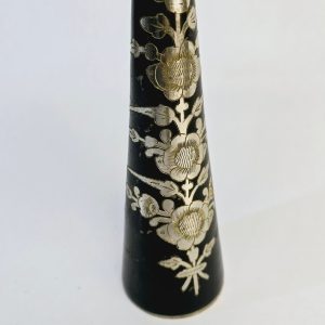 Elegant Metallvas med Blommotiv – 39 cm