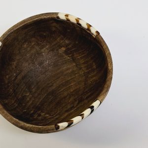 Handgjord Träskål med Dekorativa Detaljer - 10 cm i Diameter
