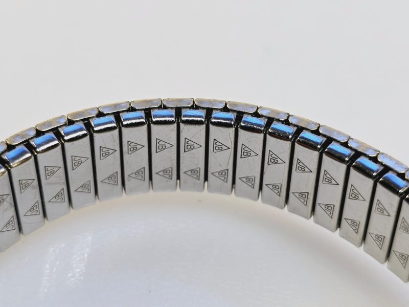 Eterna vintage damklocka i klassisk design