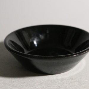 Elegant Rörstrand-skål i stilren svart design