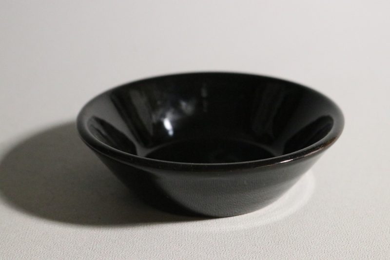 Elegant Rörstrand-skål i stilren svart design