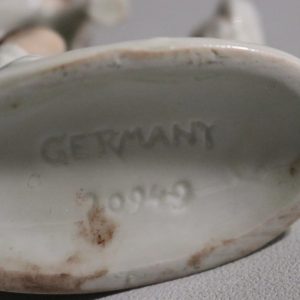 Vintage Porslinsfigur – Flöjtspelande Pojke med Hund, Tyskland