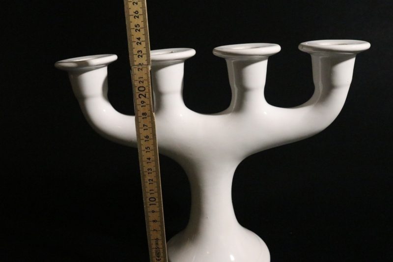 Elegant vit ljusstake i stilren design - 4 ljushållare