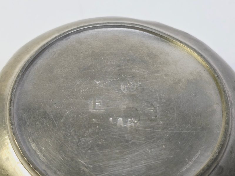 Antik tennkåsa – Tidlöst hantverk från 1800/1900-talet, Ø12 cm