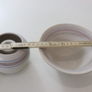 Skål och klotformad ljusstake, rosa rand