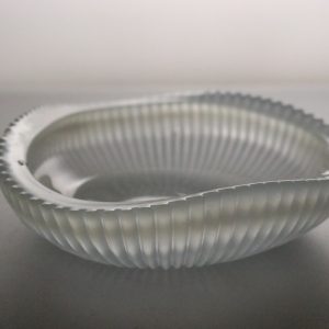 Skål med refflad design, frostad