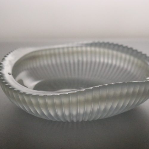 Skål med refflad design, frostad