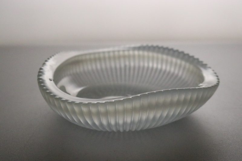 Skål med refflad design, frostad