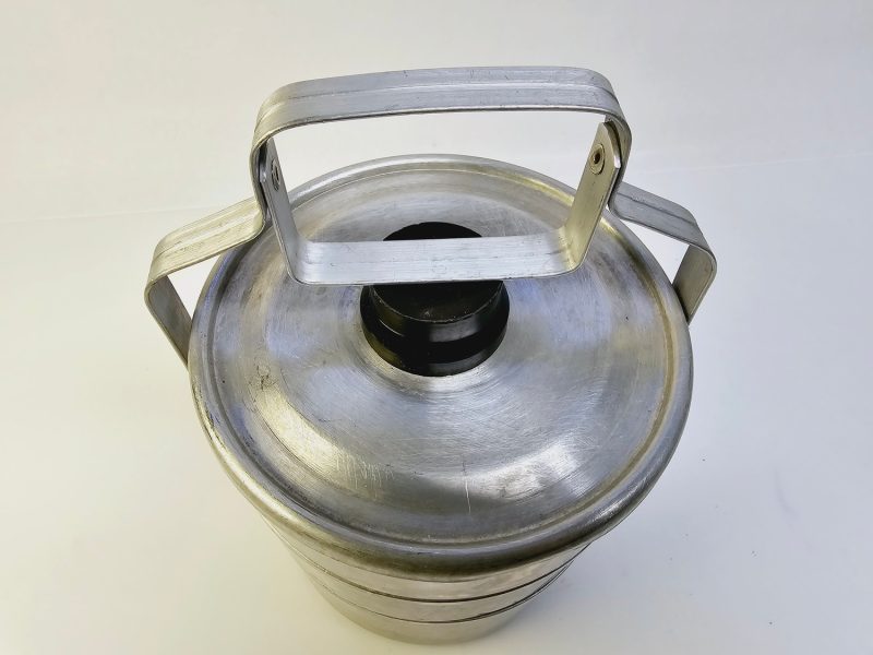 Rustik och charmig trippelmatslåda i aluminium – en vintagepärla