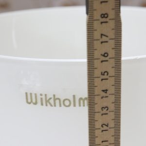 Vit glasskål, Wikholm