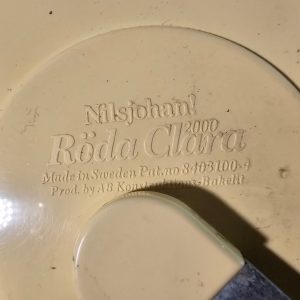 Röda Clara 2000 vit konservöppnare – Rolf Sinnemark