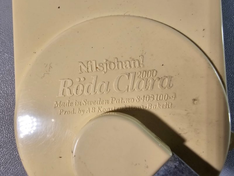 Röda Clara 2000 vit konservöppnare – Rolf Sinnemark