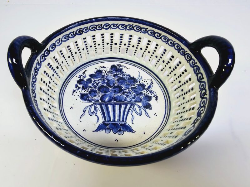 Handmålad Delfts Blauw skål med unikt mönster och elegant design