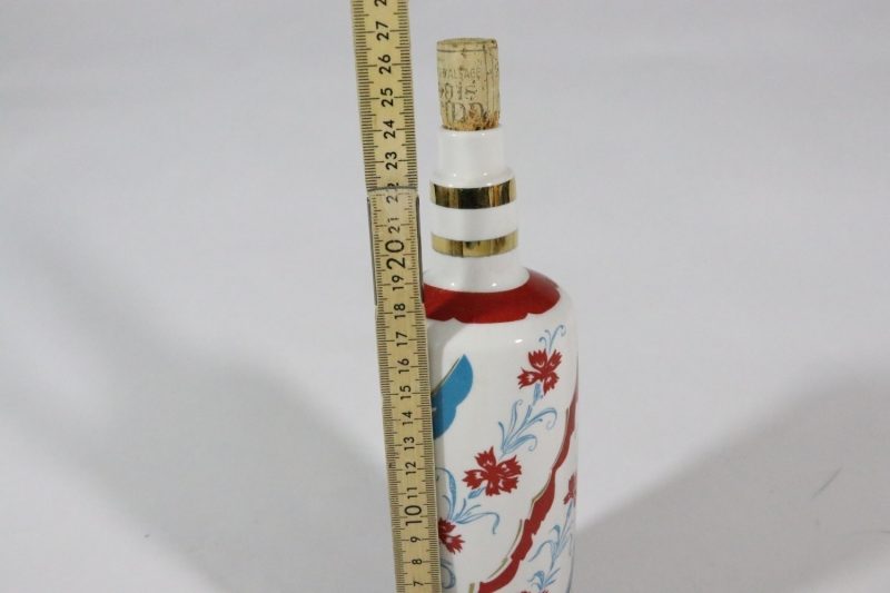 Porslinskaraff "Carnation", designad av A. N. Semenova, LFZ, 1970-80